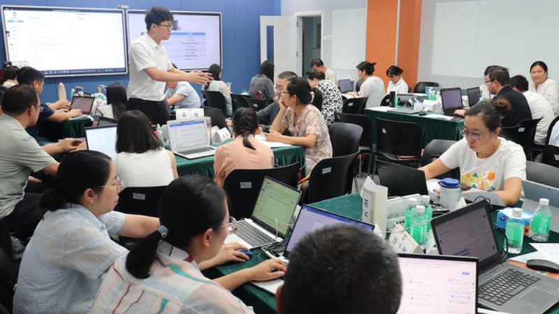 职业培训课程报价背后的考量因素
